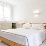 Anne * Parikia (Paros)